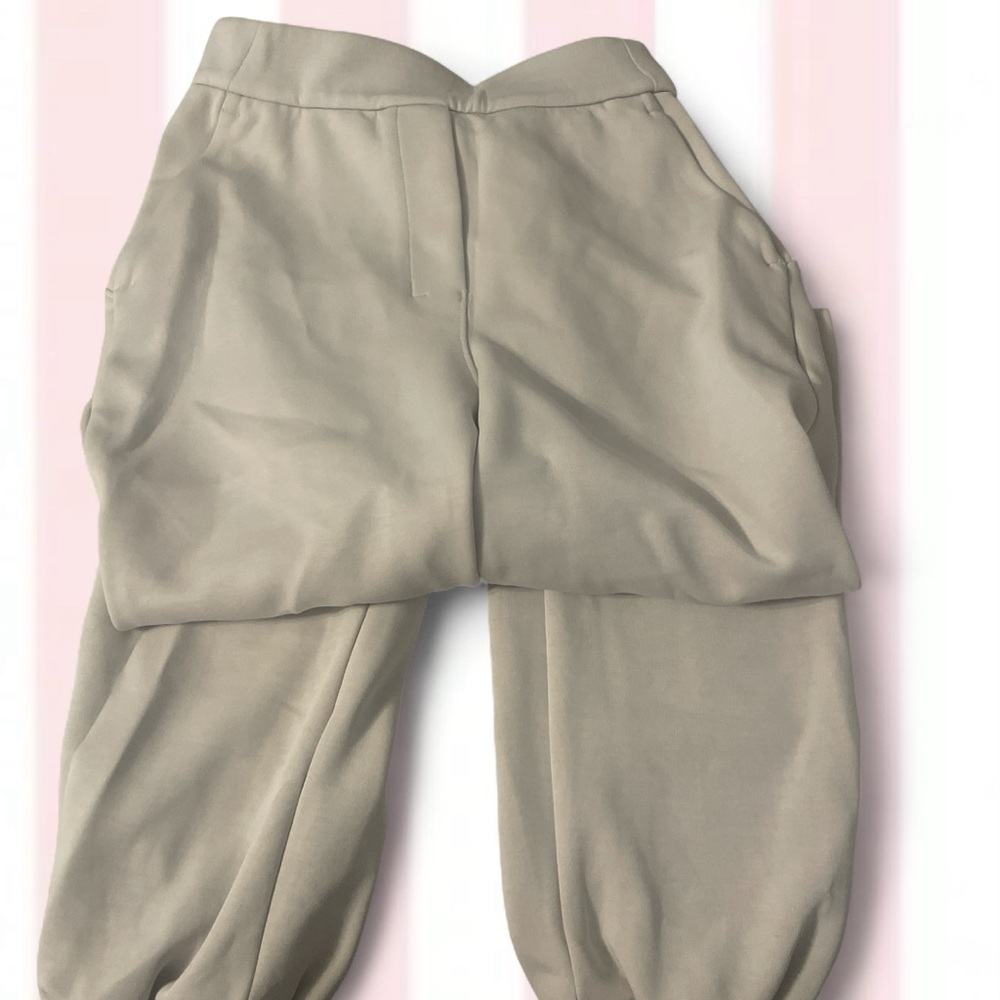 LULULEMON creme Joggers - Picture 2 of 3